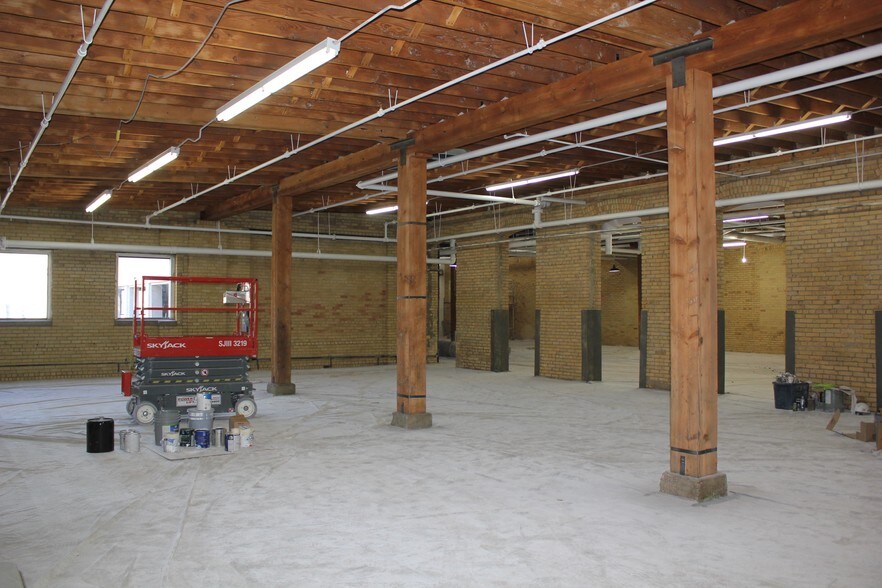 More Photos Of 1618-1620 Central Ave NE, Minneapolis Warehouse For Lease