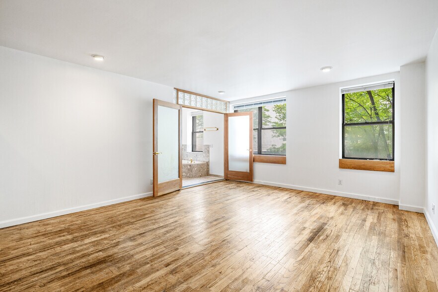 More Photos Of 424 W 49th St, New York Apartments For Sale