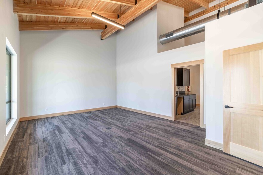 More Photos Of 8512 N Wayne Dr, Hayden Flex For Lease
