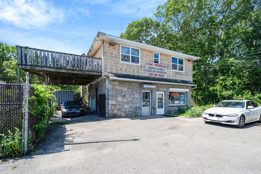 More Photos Of 18 Havenwood Dr, Shirley Auto Repair For Sale