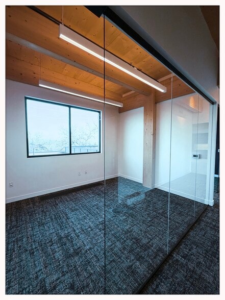 More Photos Of 2422 E 7th St, Austin Office For Lease