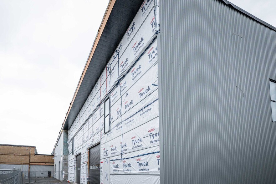 More Photos Of 785 Sir John A Macdonald Blvd, Kingston Distribution For Lease