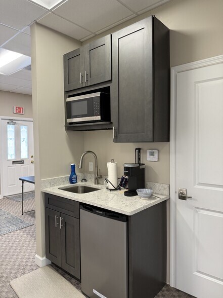 More Photos Of 935 Main St, Safety Harbor Office For Lease