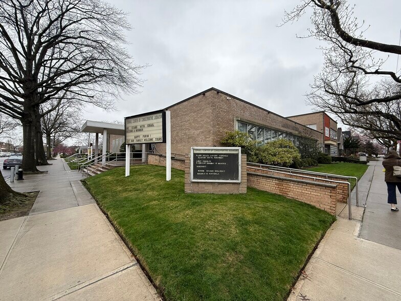 More Photos Of 7164 168th St, Fresh Meadows Religious Facility For Lease