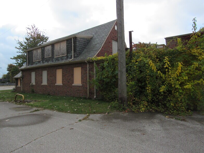 More Photos Of 26755 Ballard Rd, Harrison Township Hospital For Sale