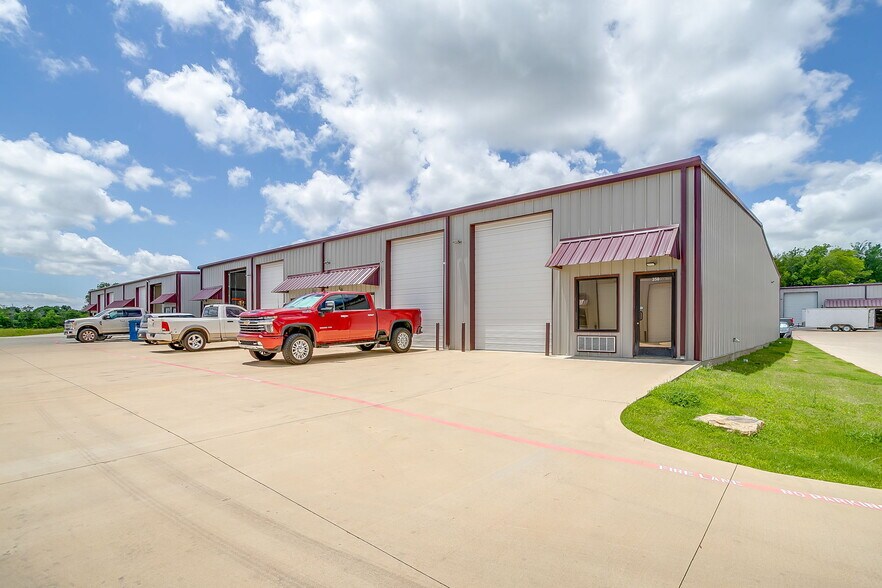 More Photos Of 6050 E Highway 67, Alvarado Storefront Retail Office For Lease