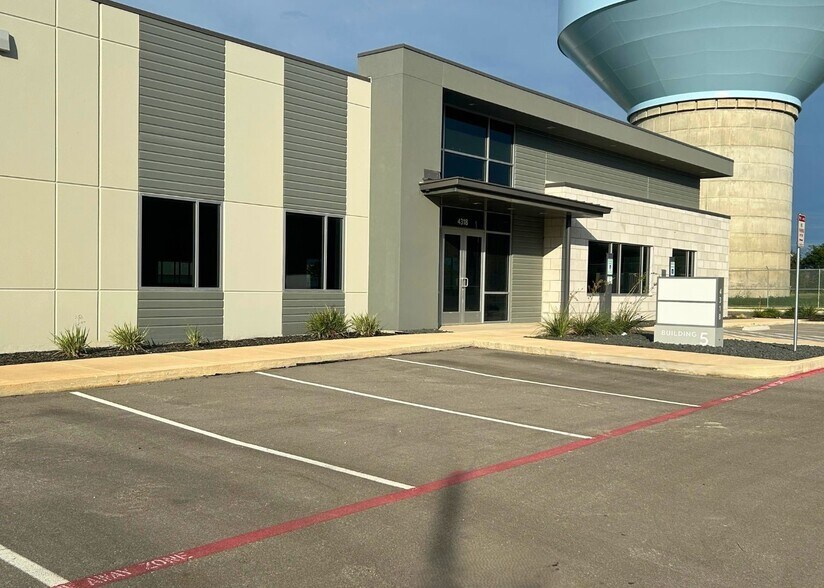 More Photos Of 4318 De Zavala Rd, San Antonio Medical For Sale