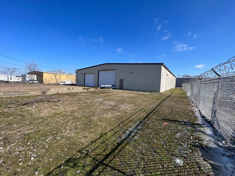 More Photos Of 4066 Hatcher Cir, Memphis Warehouse For Lease
