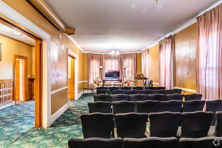 More Photos Of 196-200 Warren St, Roxbury Funeral Home For Sale