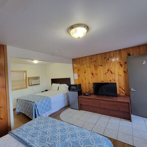 More Photos Of 711 2nd Ave SW, Quincy Hotel For Sale