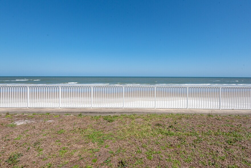 More Photos Of 3201 Hill St, New Smyrna Beach Hotel For Sale