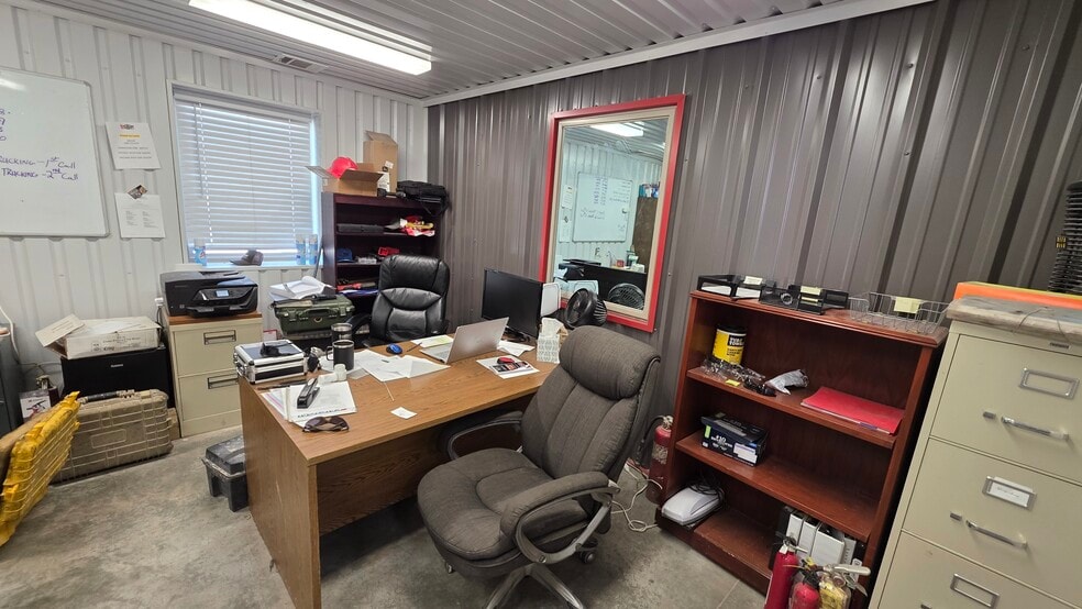 More Photos Of 8211 E County Road 62, Midland Warehouse For Sale