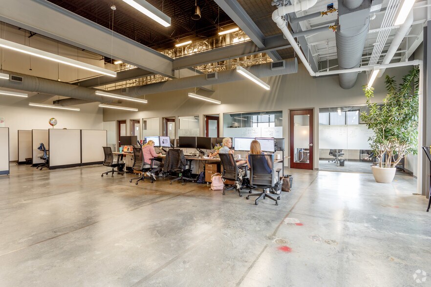 More Photos Of 393 Nichol Mill Ln, Franklin Office For Lease