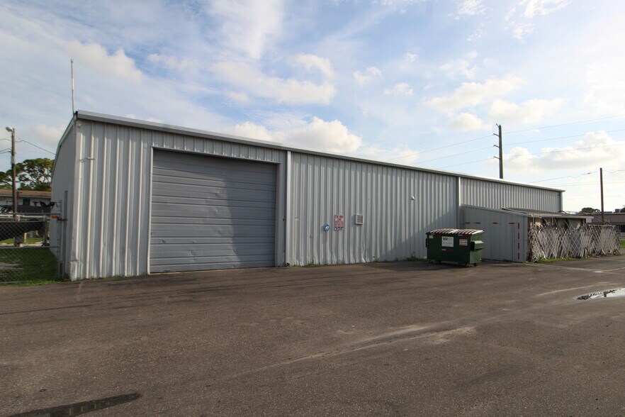More Photos Of 6023 15th St E, Bradenton Warehouse For Sale
