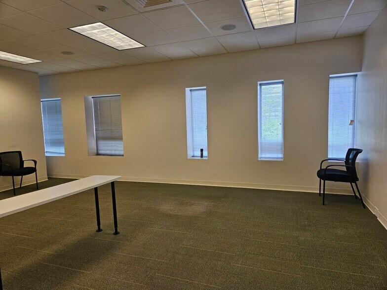 More Photos Of 4525 Sunset Blvd, Steubenville Storefront Retail Office For Lease