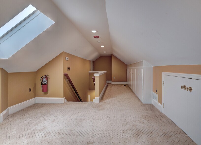 More Photos Of 24 Washington Ave, Chatham Office For Sale