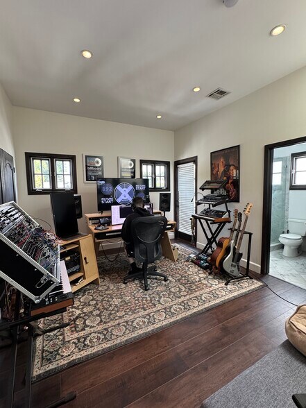 More Photos Of 1208 Poinsettia Dr, West Hollywood Apartments For Sale