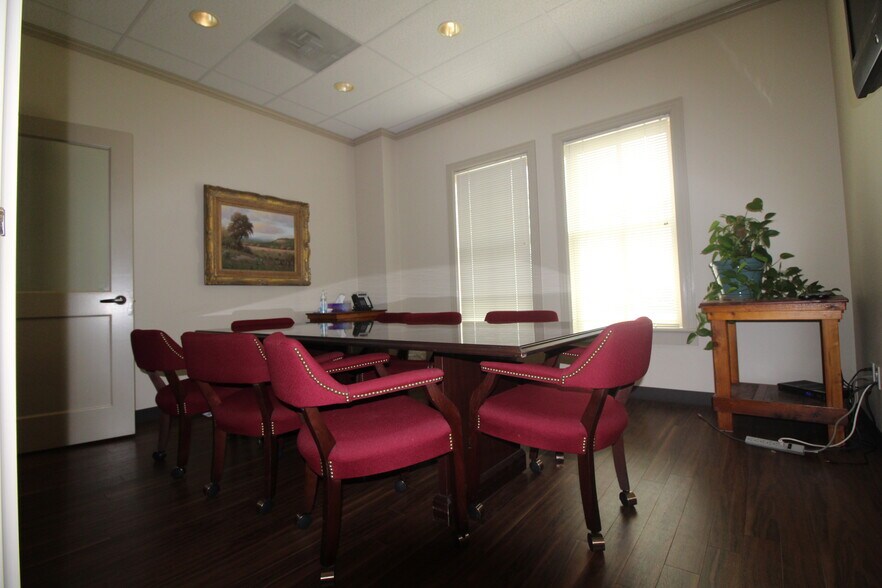 More Photos Of 614 E 12th St, Austin Office For Sale