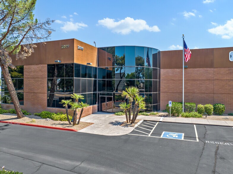 More Photos Of 2019 W Quail Ave, Phoenix Warehouse For Lease