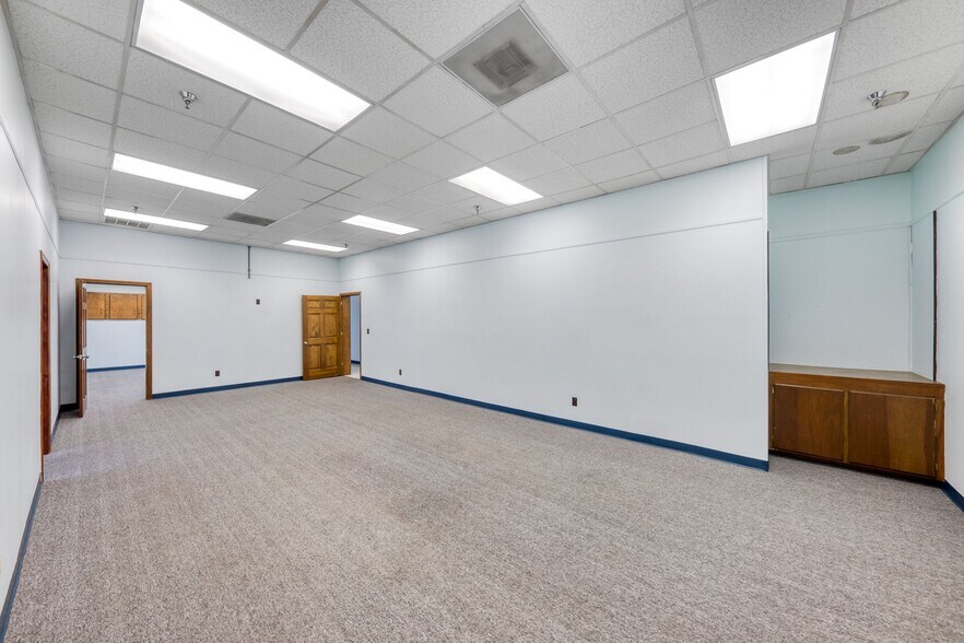 More Photos Of 410 S River St, Calhoun Warehouse For Lease