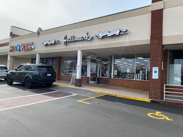 More Photos Of 3320-3382 Robinhood Rd, Winston-Salem Storefront For Lease