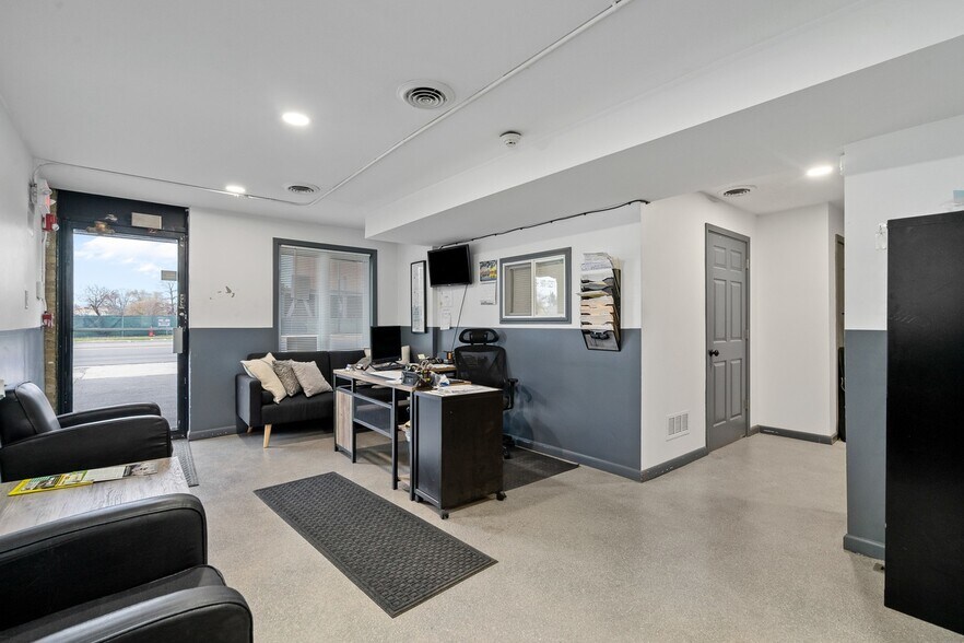 More Photos Of 5512 W 79th St, Burbank Storefront Retail Residential For Sale