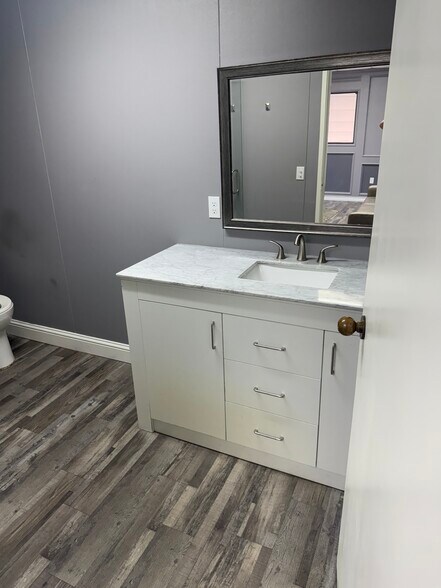 More Photos Of 16304 Midway Rd, Addison Service For Sale