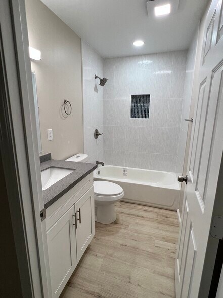 More Photos Of 836 Sinkler Way, Vista Apartments For Sale