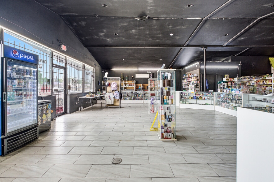 More Photos Of 5940 Merrill Rd, Jacksonville Storefront For Sale
