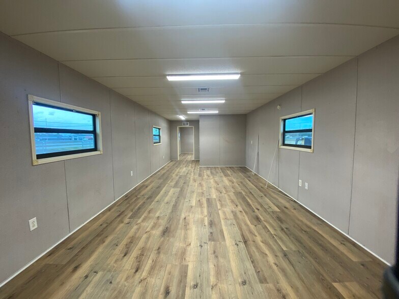 More Photos Of 9149 US-69, Port Arthur Industrial For Lease