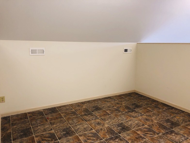 More Photos Of 120-122 W Broadway St, New Lexington Office For Lease