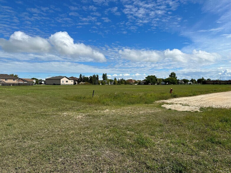 More Photos Of NE Wedgewood Pl, Gimli Land For Sale
