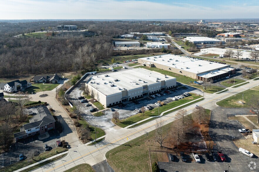 More Photos Of 1533-1537 Larkin Williams Rd, Fenton Warehouse For Lease