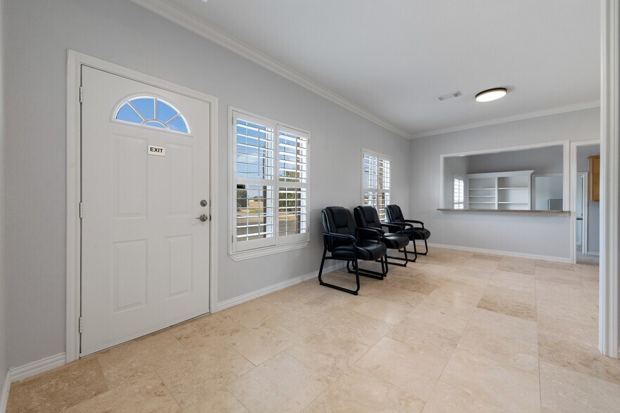 More Photos Of 103 Thousand Oaks Blvd, Georgetown Medical For Lease