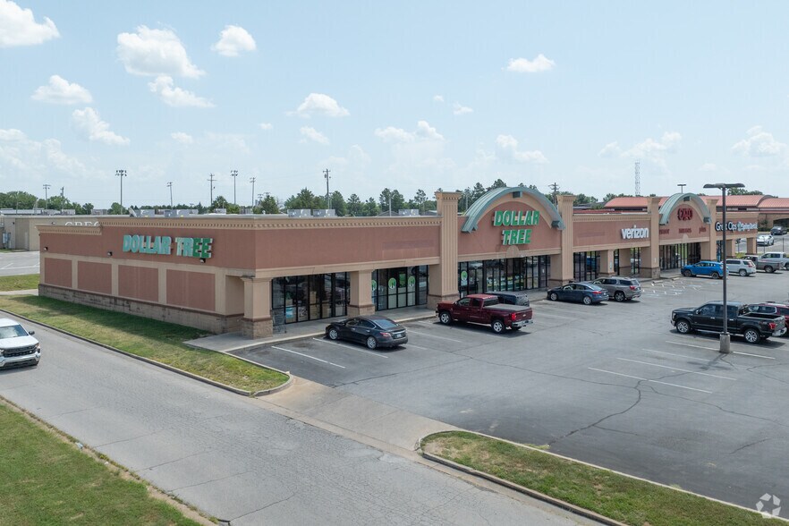More Photos Of 1805 S Wood Dr, Okmulgee General Retail For Sale