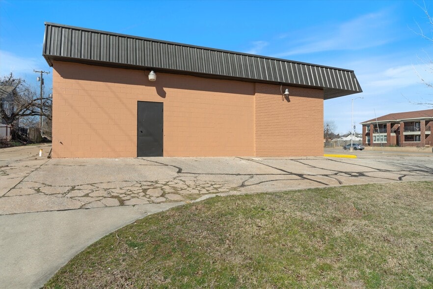 More Photos Of 212-216 NW 23rd St, Oklahoma City Unknown For Lease