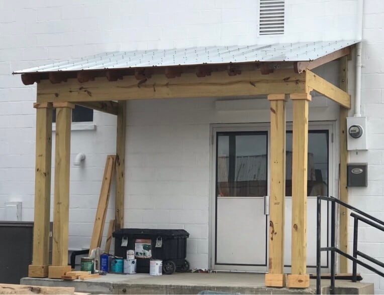 More Photos Of 241 W Eastland St, Gallatin Storefront For Sale