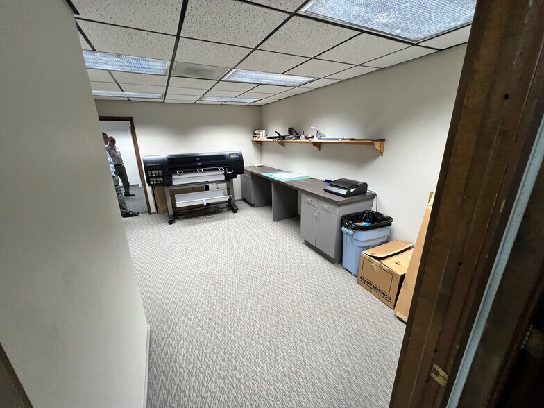More Photos Of 1244 River View Dr, Cody Office For Lease