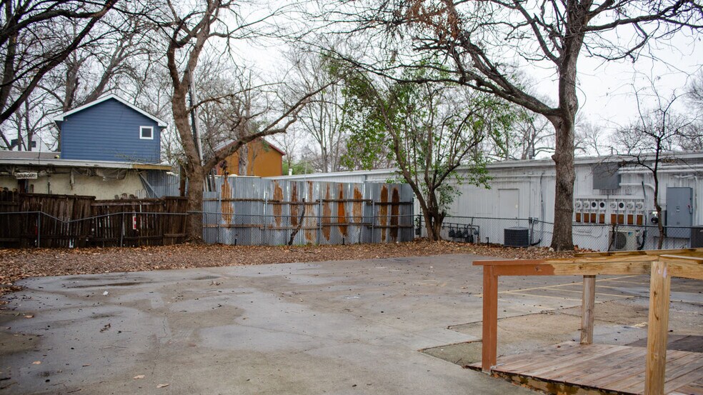 More Photos Of 2214 S 1st St, Austin Freestanding For Sale