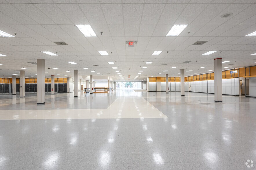 More Photos Of 4800 S Hulen St, Fort Worth Unknown For Lease