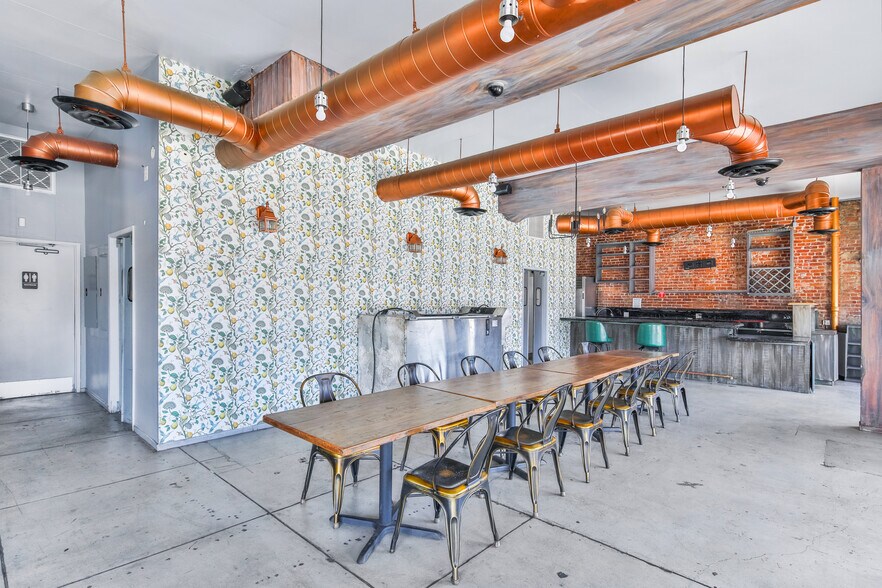 More Photos Of 1156-1160 N Highland Ave, Los Angeles Storefront Retail Residential For Lease