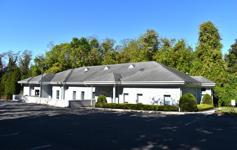 Primary Photo Of 118 N Country Rd, Port Jefferson Medical For Sale