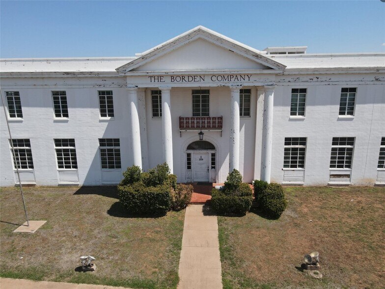 More Photos Of 309 S Pioneer Dr, Abilene Manufacturing For Sale