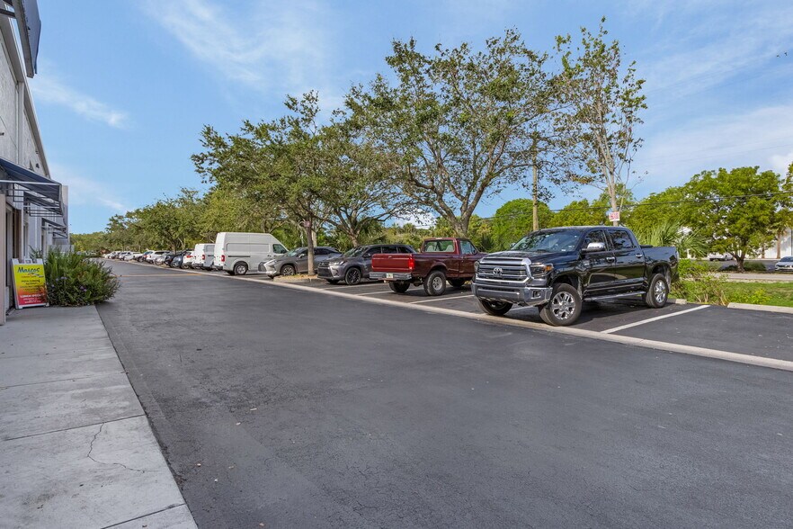 More Photos Of 4110 Enterprise Ave, Naples Unknown For Lease