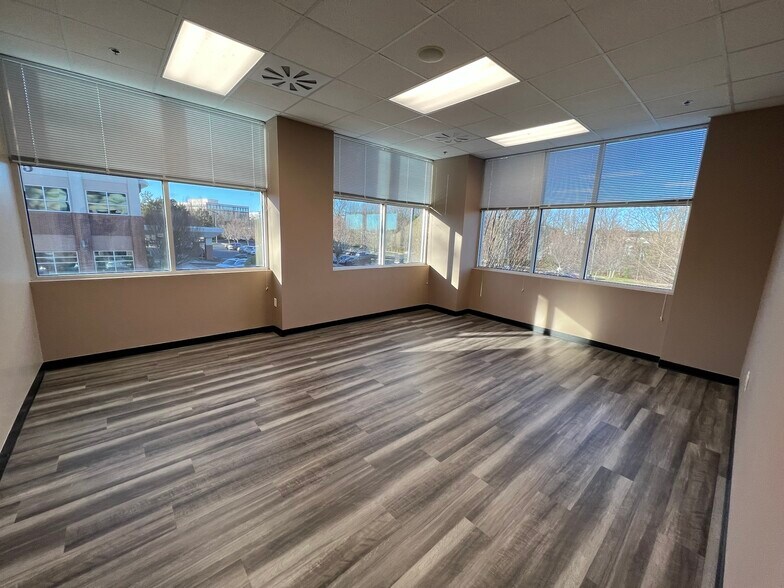 More Photos Of 2315 W Arbors Dr, Charlotte Medical For Lease