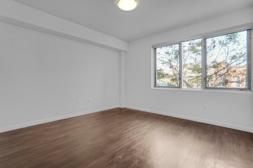 More Photos Of 525 Santa Monica Blvd, Santa Monica Apartments For Sale