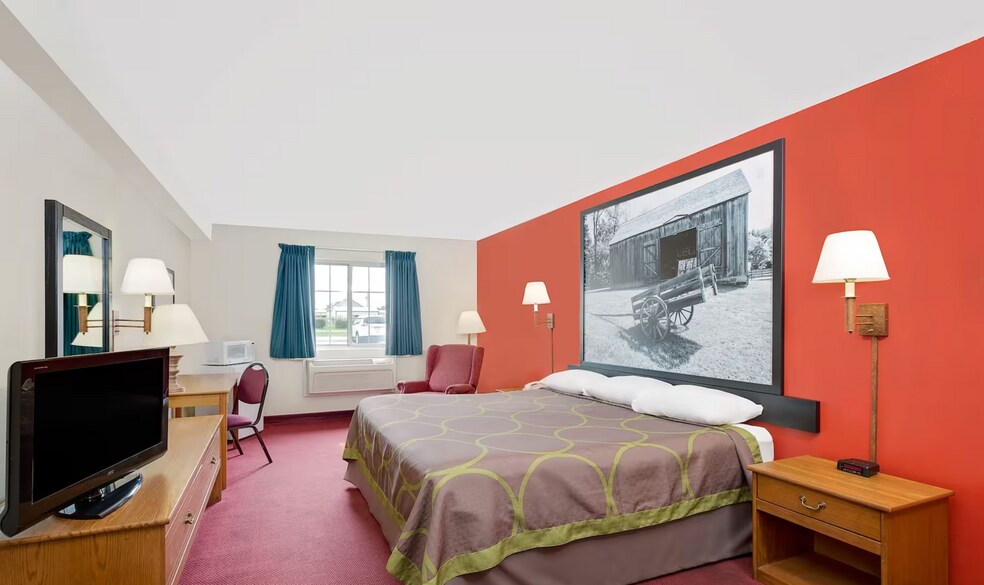 More Photos Of 109 W 8th St, Mound City Hotel For Sale