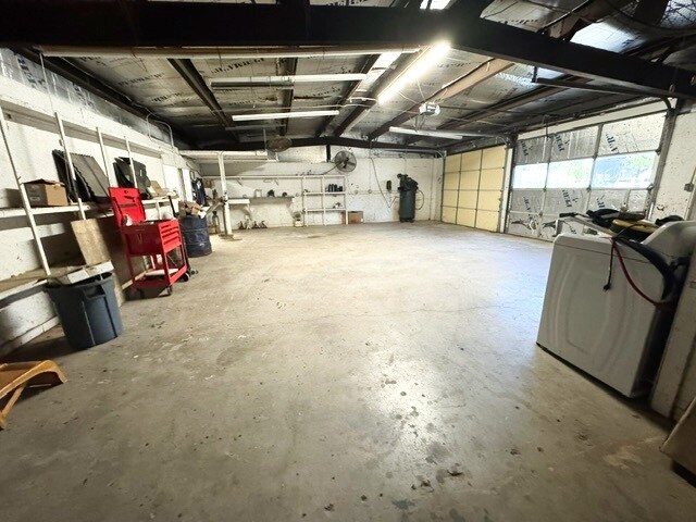 More Photos Of 1026 E Highland St, Shawnee Industrial For Sale