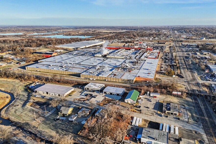 More Photos Of 385 NW 43rd Pl, Des Moines Industrial For Lease