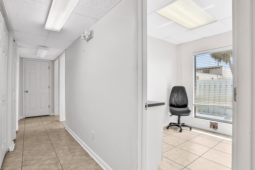 More Photos Of 162 Peninsula Dr S, Daytona Beach Medical For Sale